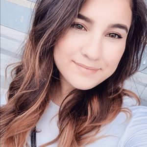 MEET THE POSHER 😊 STEPHANIE